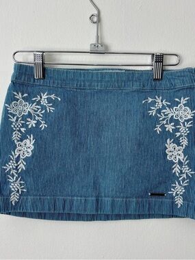 Abercrombie & Fitch Y2K Mini Skirt with Embroidered Flowers